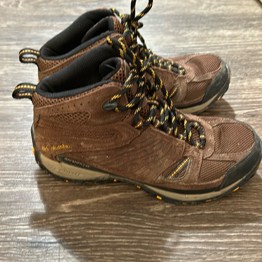 Columbia Brown Suede Hiking Boots Men’s Size 7 Boys Size 7